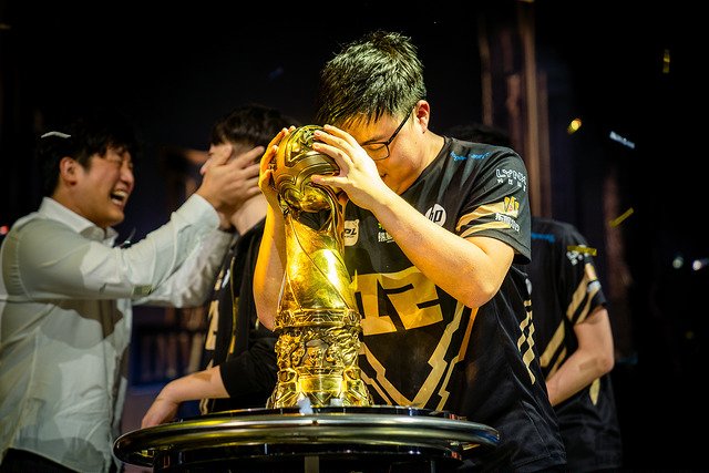 版本更新決定勝負(fù)：LPL與LCK戰(zhàn)術(shù)調(diào)整與版本解讀速度成關(guān)鍵，各賽區(qū)版本適應(yīng)能力深度解析